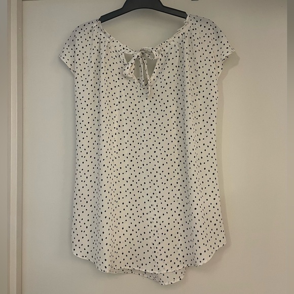 LC Lauren Conrad White Black Polka Dot Pleated Top - Size Medium - Picture 4 of 7